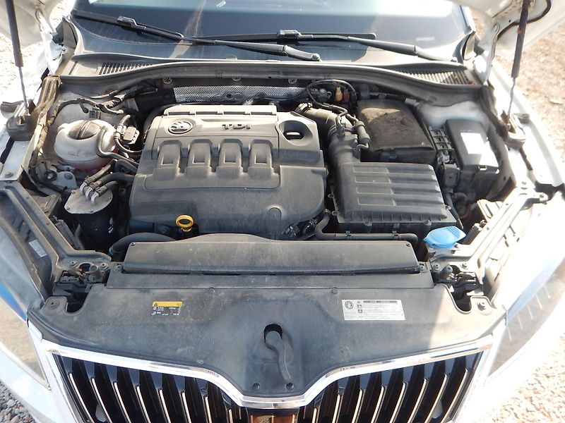 Škoda Superb 2.0 TDI, DSG, L&K, DIGIKLIMA - fotka 31 z 37