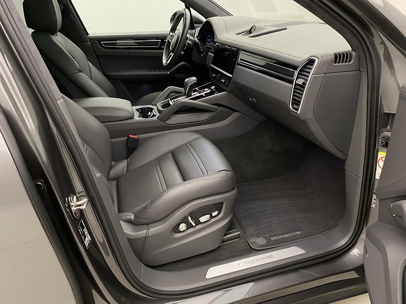 Porsche Cayenne E-HYBRID 250kW AWD AUT CZ - fotka 25 z 111