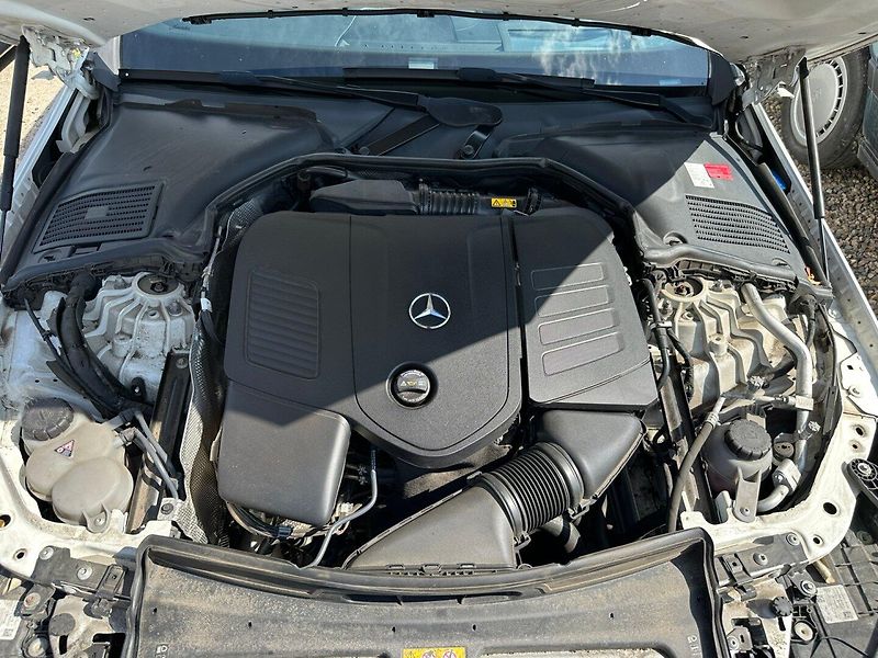 Mercedes-Benz Třídy C (2021) 200 150kw 4Matic AMG - fotka 36 z 36