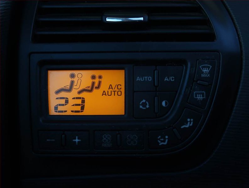 Citroën C4 Picasso (2008) 2.0 HDi 135, Automat, 7 míst - fotka 17 z 19