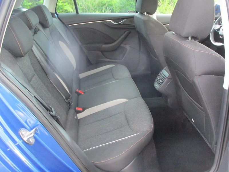 Škoda Kamiq 1.5TSi 110kW 7DSG STYLE PLUS - fotka 33 z 49