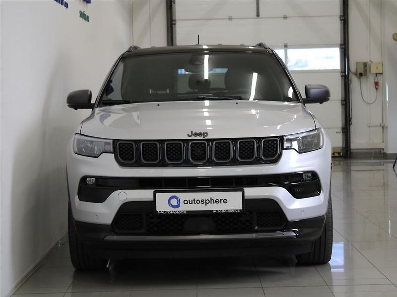 Jeep Compass 1,3 i AT Anniversary Kamera ČR - fotka 2 z 29