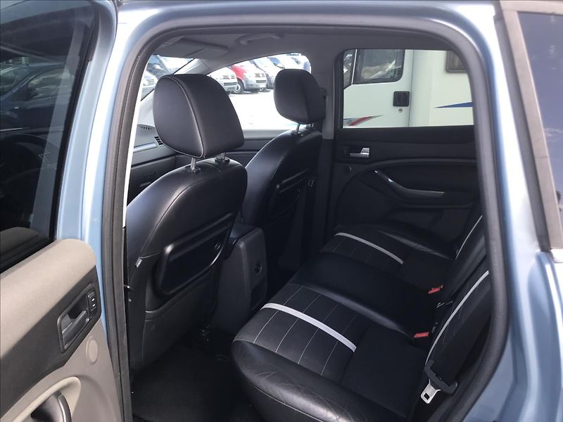 Ford Kuga 2,0   Titanium 4X4 - fotka 8 z 11