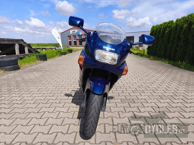 Kawasaki ZZR 600 (1992) - fotka 4 z 12