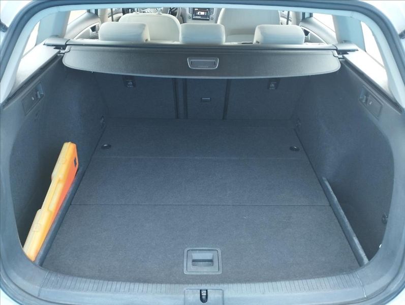 Volkswagen Golf 1,6 TDI 81kW BlueMotion Varian - fotka 18 z 18
