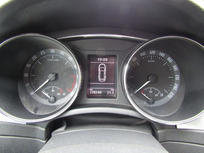 Škoda Superb (2015) 1.6 TDI 77kW  OUTDOOR - fotka 29 z 46