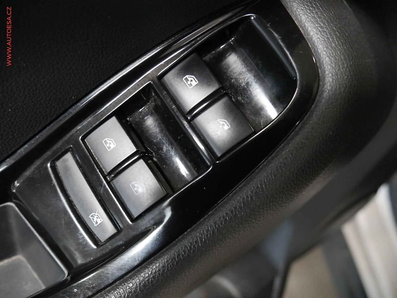 Chevrolet Orlando (2011) 1.8i, ČR, autoAC, tažné - fotka 17 z 19