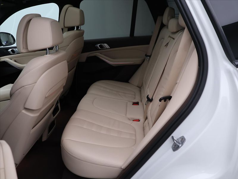 BMW X5 3,0 40 250kW xDrive Mpaket DPH - fotka 17 z 42