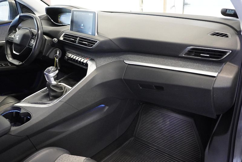 Peugeot 3008 1.6 BLUEHDI 88kW ALLURE - fotka 24 z 29