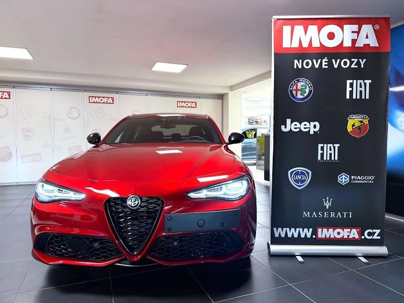 Alfa Romeo Giulia (2026) 2.0T 280k AT8 ZF Q4 4x4 Intens - fotka 2 z 23