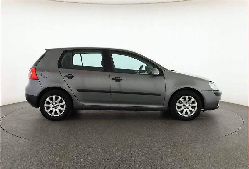 Volkswagen Golf (2005) 1.6, nová STK, jezdí skvěle - fotka 6 z 12