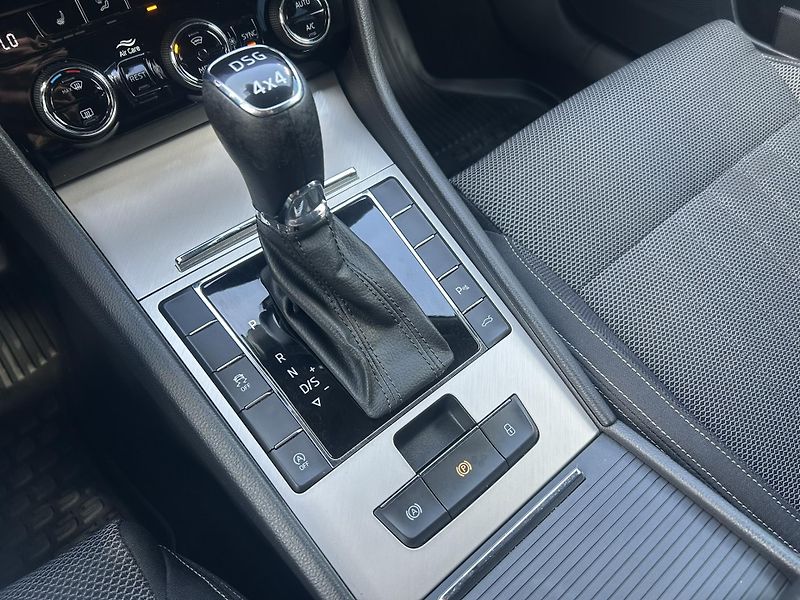 Škoda Superb 2.0TDI 147kW DSG - fotka 23 z 25