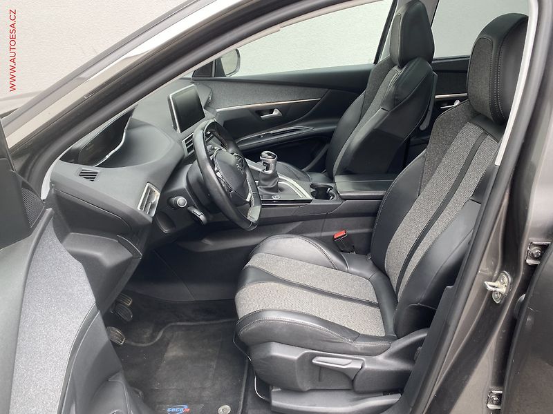 Peugeot 5008 (2017) 1.2 PT 7míst, Allure, LED - fotka 9 z 20