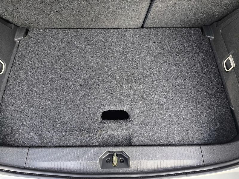 Opel Corsa 1.3 DOLOŽENÉ KM,SERVISNÍ KN - fotka 17 z 43