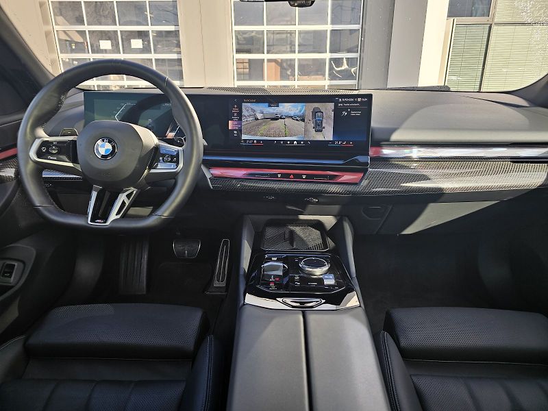 BMW Řada 5 520d xDrive Touring M Sport - fotka 13 z 23
