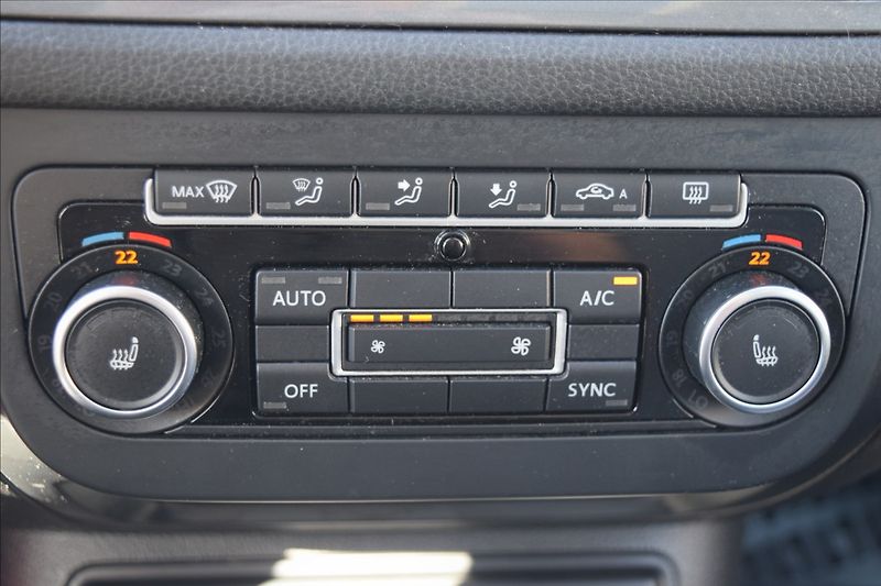 Volkswagen Tiguan 1,4 i 90kw BI-XENON PANORAMA - fotka 35 z 44