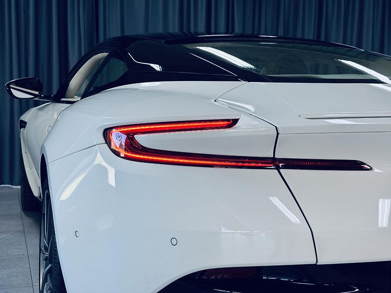 Aston Martin DB11 (2017) V12*5.2*B&O*360*TOP - fotka 13 z 43