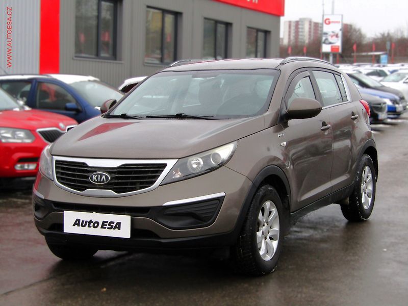 Kia Sportage (2010) 2.0 CRDi 4x4, ČR, AC, park - fotka 3 z 14