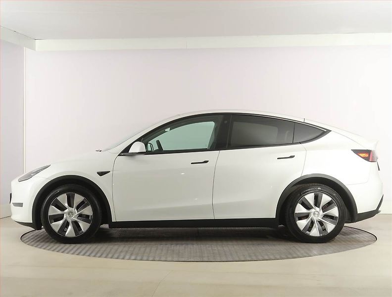 Tesla Model Y (2022) Long Range AWD 79kWh, SoH 91% - fotka 3 z 33