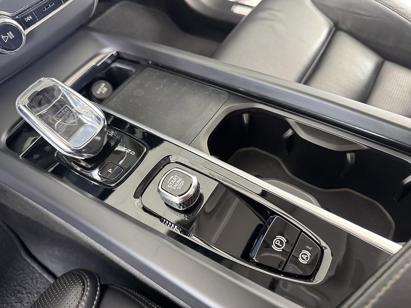 Volvo XC60 T6 AWD*Recharge*Odvětr.Sedadla - fotka 26 z 35
