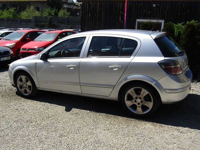 Opel Astra (2007) 1.8 16V AUTOMAT - fotka 4 z 35