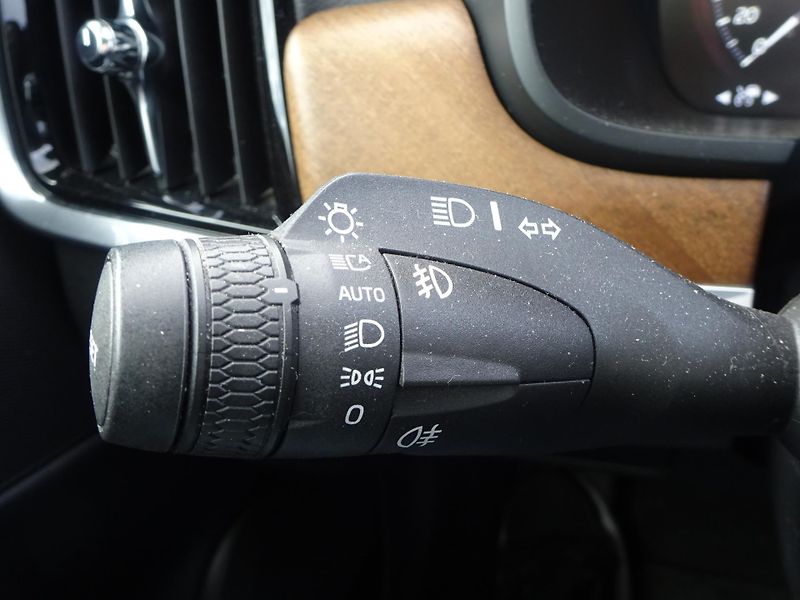 Volvo S90 D4 140kW Inscription ČR - fotka 18 z 25