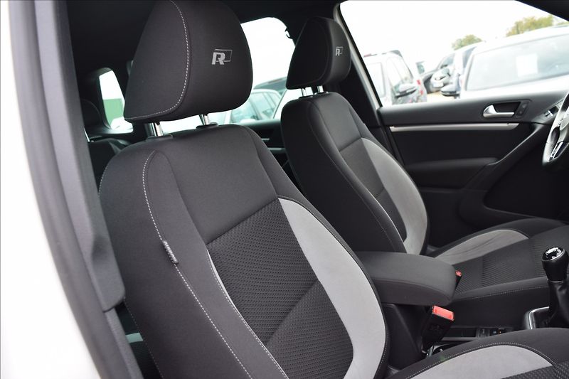 Volkswagen Tiguan 2,0 TDi 81KW R-LINE - fotka 25 z 51