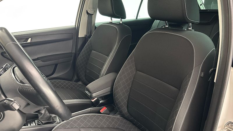 Škoda Fabia 1.0 TSI Ambition Combi - fotka 15 z 25