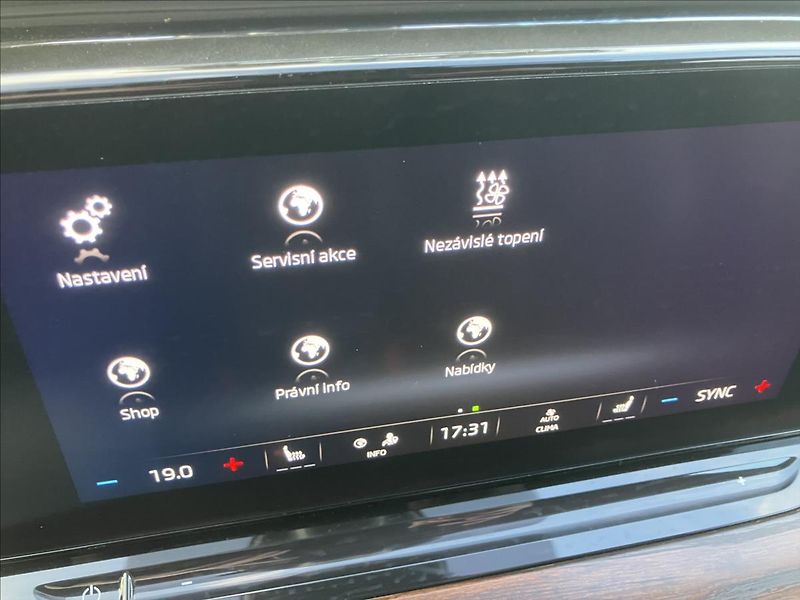 Škoda Octavia 2,0 SCOUT,TAŽNÉ,WEBASTO,CANTON - fotka 30 z 44