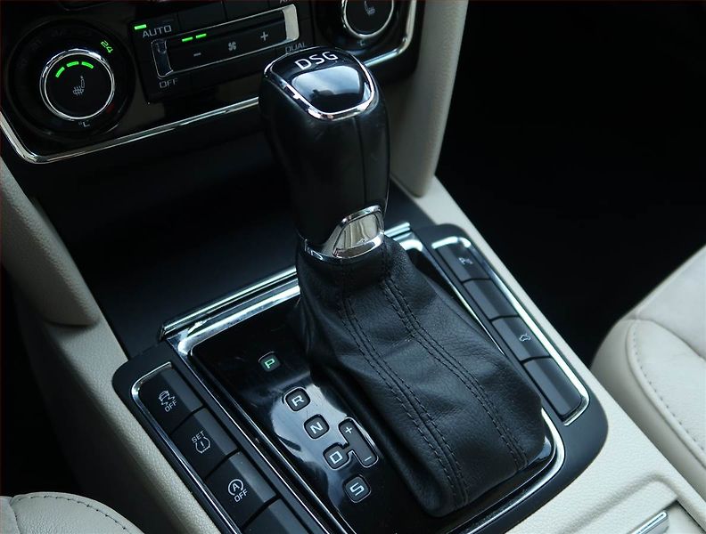 Škoda Superb (2014) Elegance 2.0 TDI, Automat - fotka 13 z 24