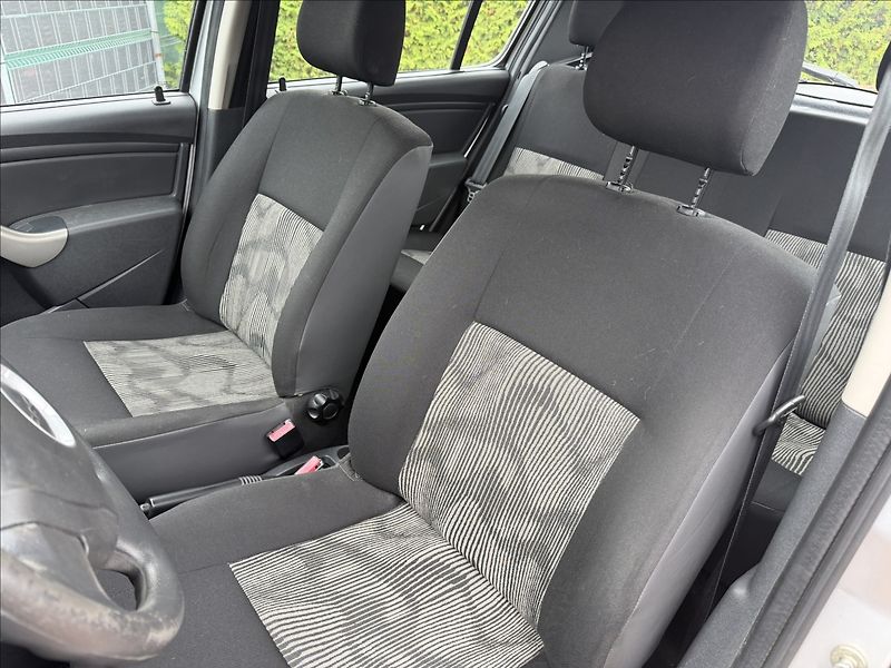Dacia Sandero 1.4 - fotka 11 z 12