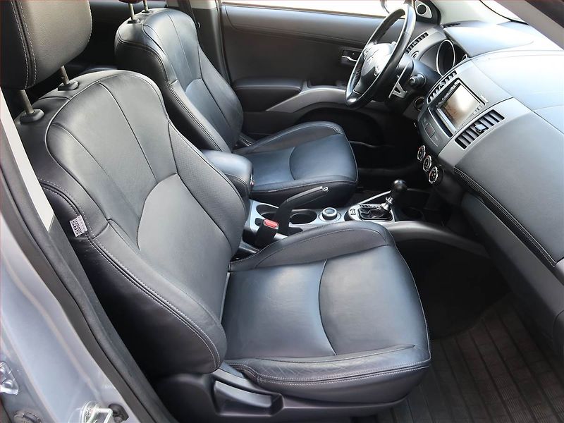 Mitsubishi Outlander (2010) 2.2 DI-D, 4X4, Automat - fotka 9 z 21