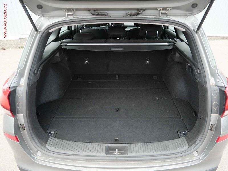 Hyundai i30 (2019) 1.6CRDi, 2.maj,ČR, AC, tempo - fotka 7 z 20
