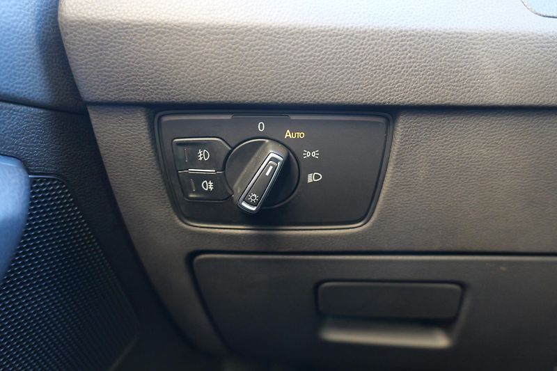 Volkswagen Passat 1.4 TSI DSG Kamera Cockpit Taž - fotka 24 z 38