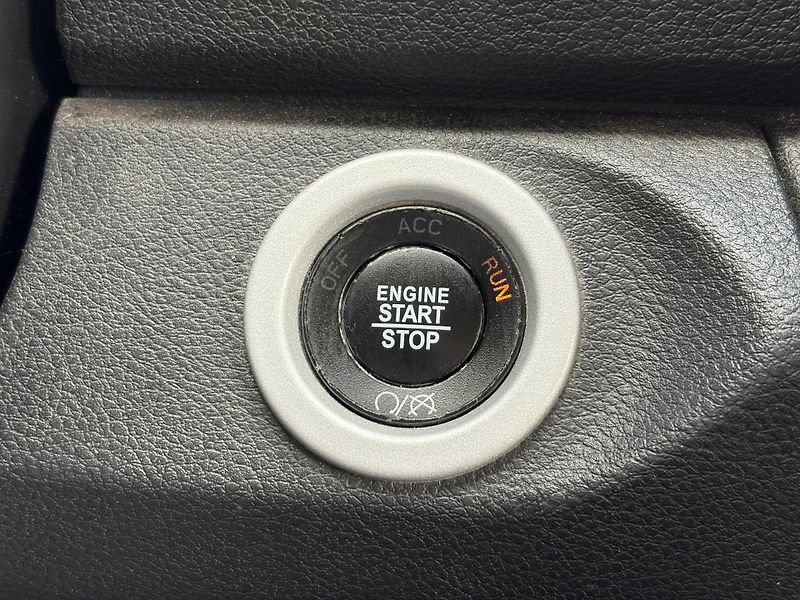 Dodge RAM (2016) 1500 Laramie V8 HEMI - fotka 17 z 40