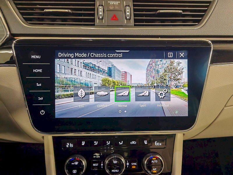 Škoda Superb (2024) iV 1.4 TSI 160 kW DSG L&K - fotka 12 z 30
