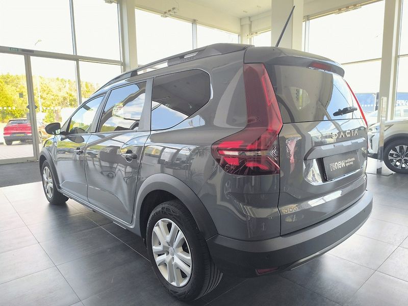 Dacia Jogger (2023) Expression 1.0Tce 110k 5míst - fotka 4 z 6