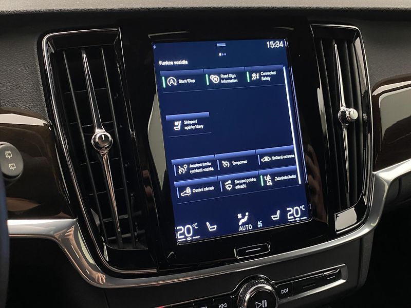 Volvo V90 D4 MOMENTUM AUT - fotka 32 z 39