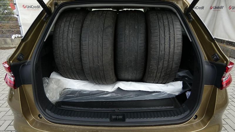 Škoda Kodiaq 2,0 TDi Selection 142 kW 4x4 D - fotka 22 z 31