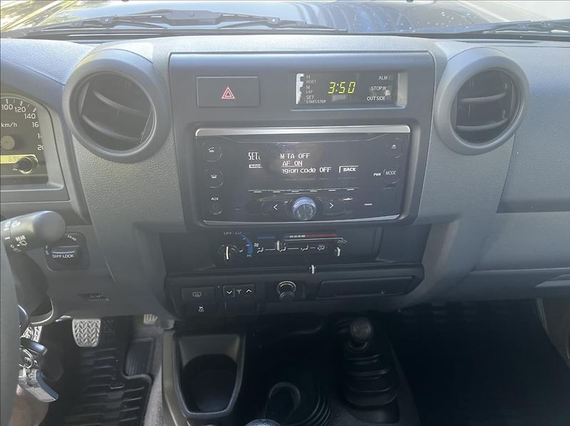 Toyota Land Cruiser GRJ76 4,0 V6 5MT - fotka 19 z 33