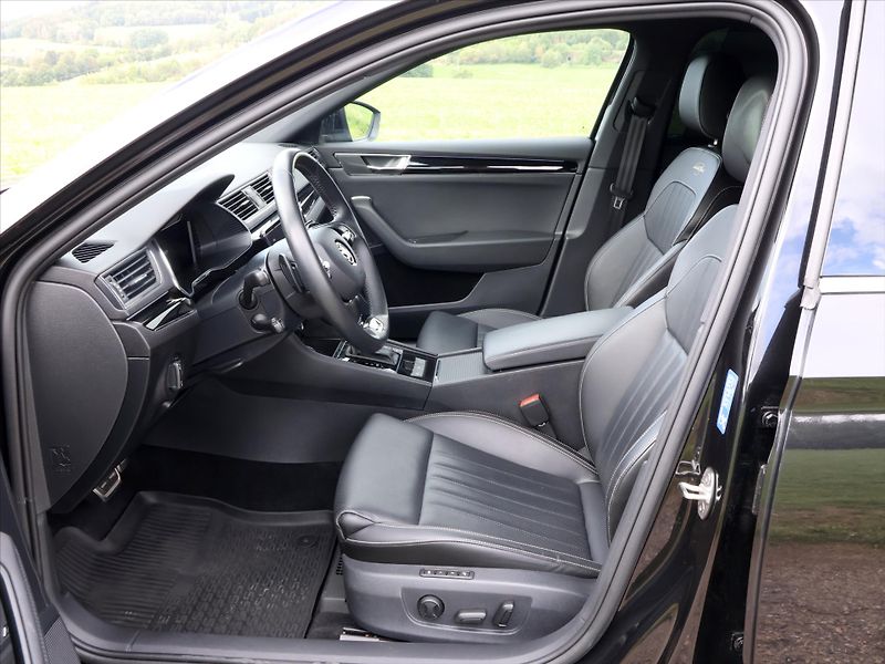 Škoda Superb 2,0 TDI DSG L&K DPH CZ - fotka 11 z 34