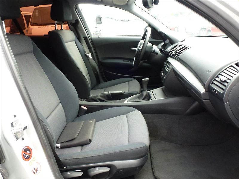 BMW Řada 1 1,6 116i Velmi dobrý stav !!! - fotka 24 z 51