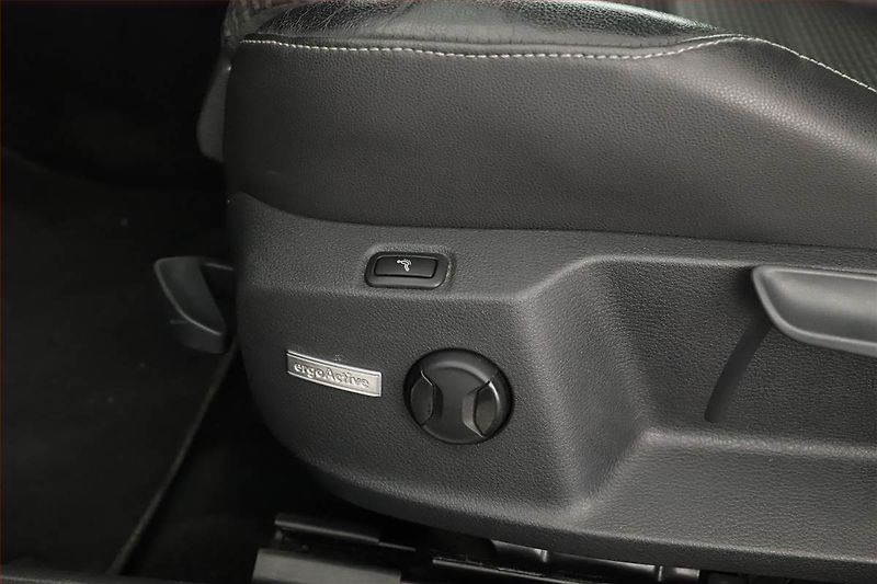 Volkswagen Golf (2013) 1.4 TSI, Automat, Kůže, Xenony - fotka 16 z 18