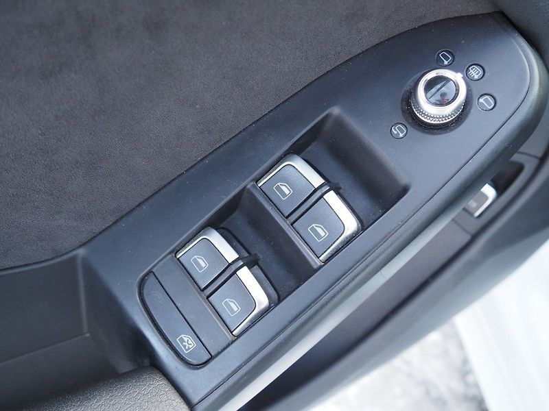 Audi A4 (2013) 2.0 TDI, 4x4, AT, S-Line - fotka 20 z 39