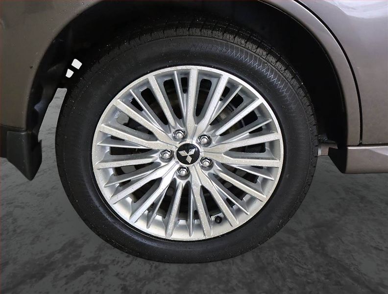 Mitsubishi Outlander (2019) 2.4 PHEV - fotka 15 z 22