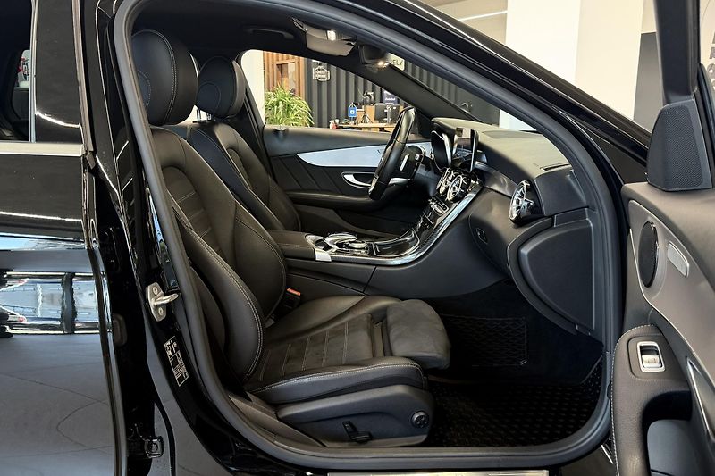 Mercedes-Benz Třídy C (2020) C 220d 4Matic AMG Line - fotka 37 z 81