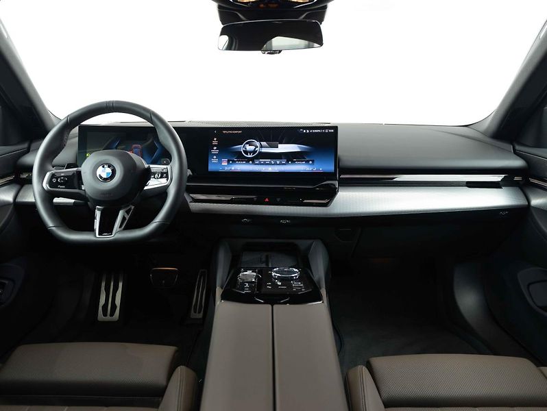 BMW Řada 5 520d xDrive - fotka 12 z 23