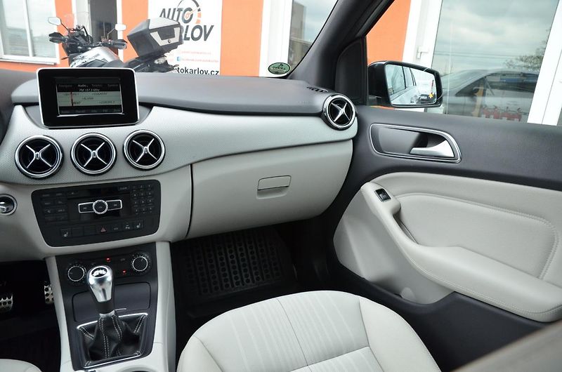 Mercedes-Benz Třídy B (2014) B 180 CDi / NAVI / Bi-XENON - fotka 23 z 32