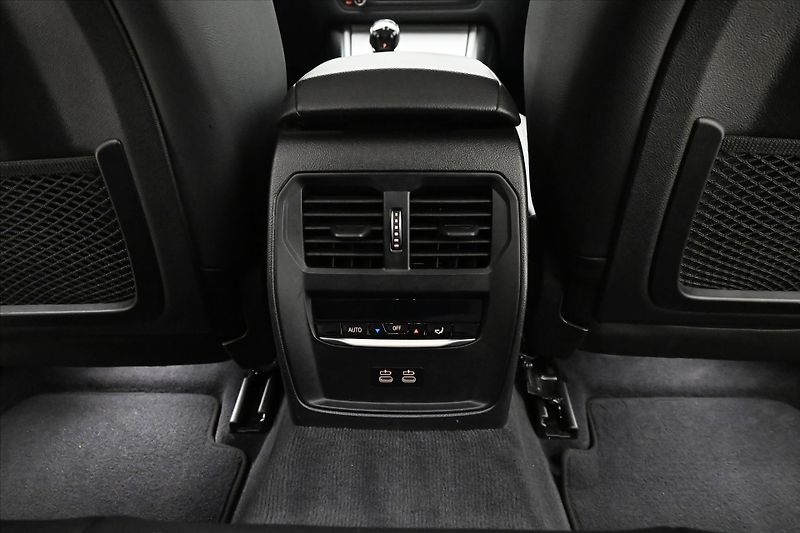 BMW Řada 3 2,0 320d 140 kW Steptronic Zár - fotka 22 z 32