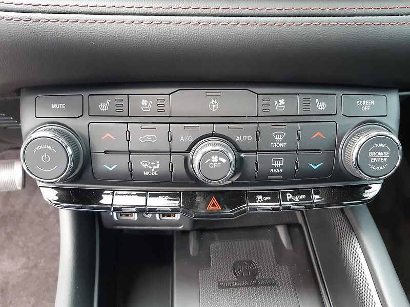 Dodge Durango (2026) 5,7 V8 HEMI  R/T 4x4 - fotka 30 z 47